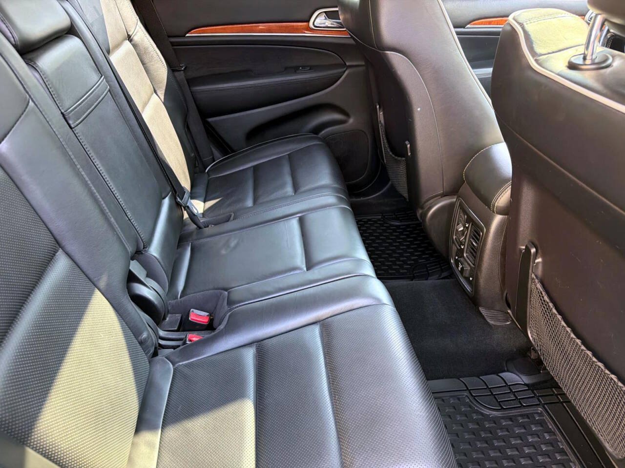 Used 2012 Jeep Grand Cherokee Overland AWD/4WD image 13