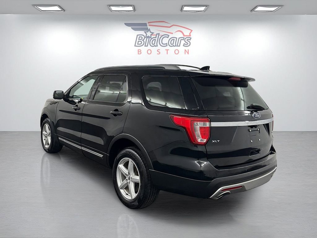Used 2016 Ford Explorer XLT w/ Equipment Group 202A image 6