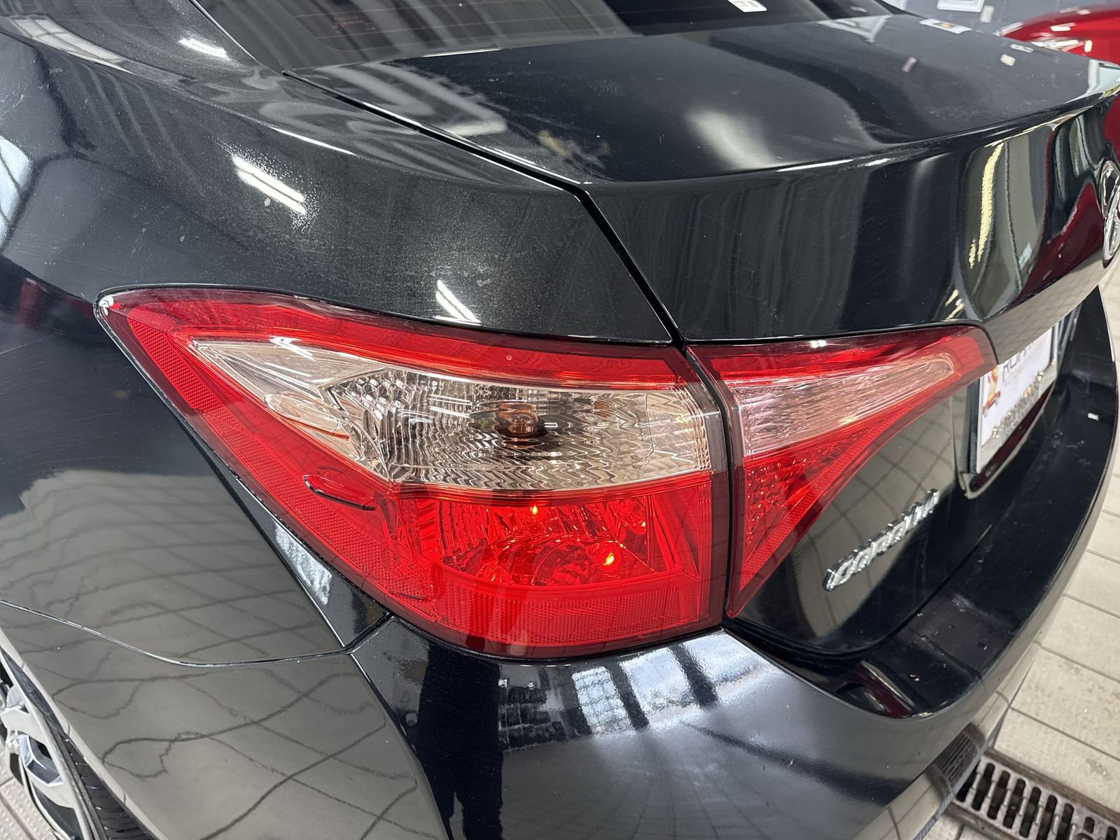 Used 2017 Toyota Corolla LE w/ Carpet Mat Package (TMS) FWD image 34