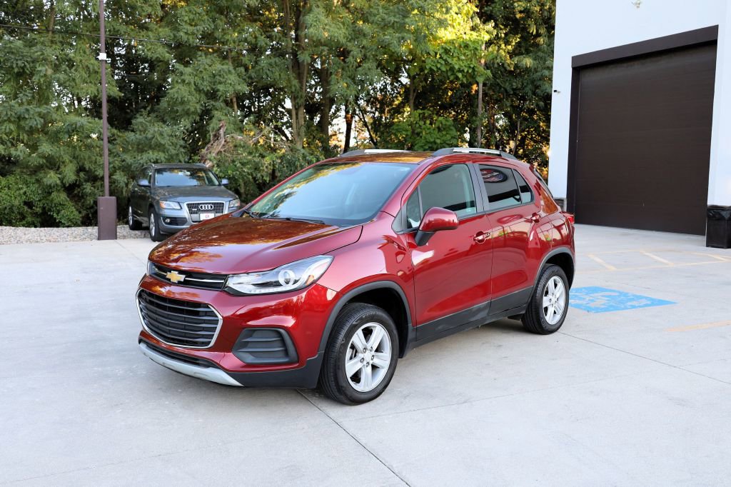 Used 2022 Chevrolet Trax LT w/ LT Convenience Package image 3