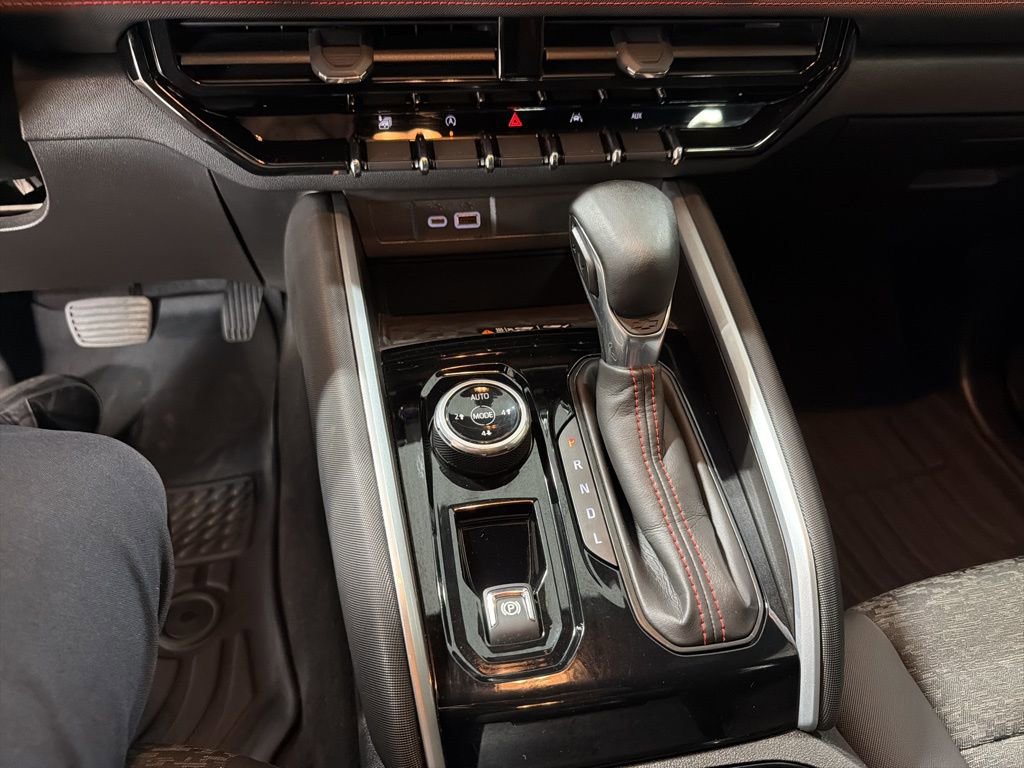 Used 2024 Chevrolet Colorado Z71 w/ Z71 Convenience Package 2 image 26