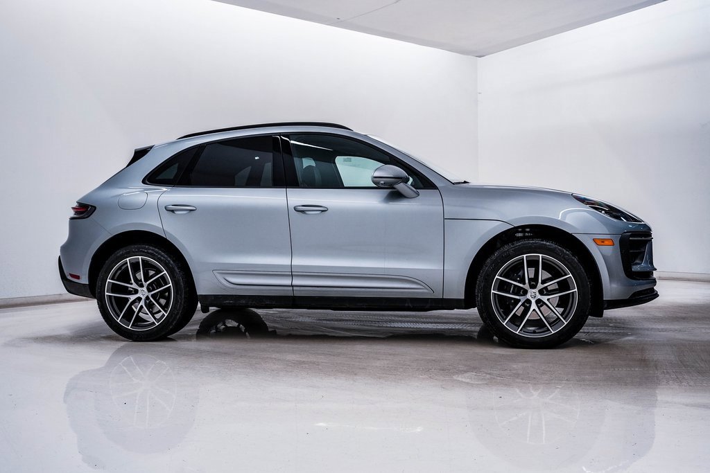 Certified 2025 Porsche Macan image 9