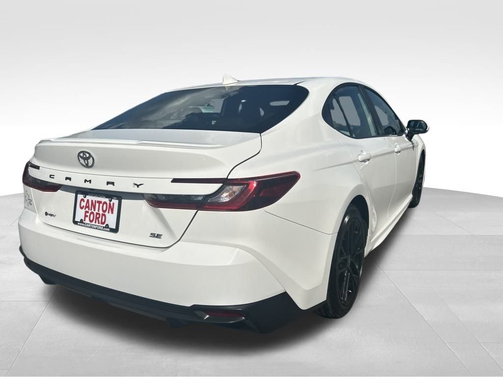 Used 2025 Toyota Camry SE image 5