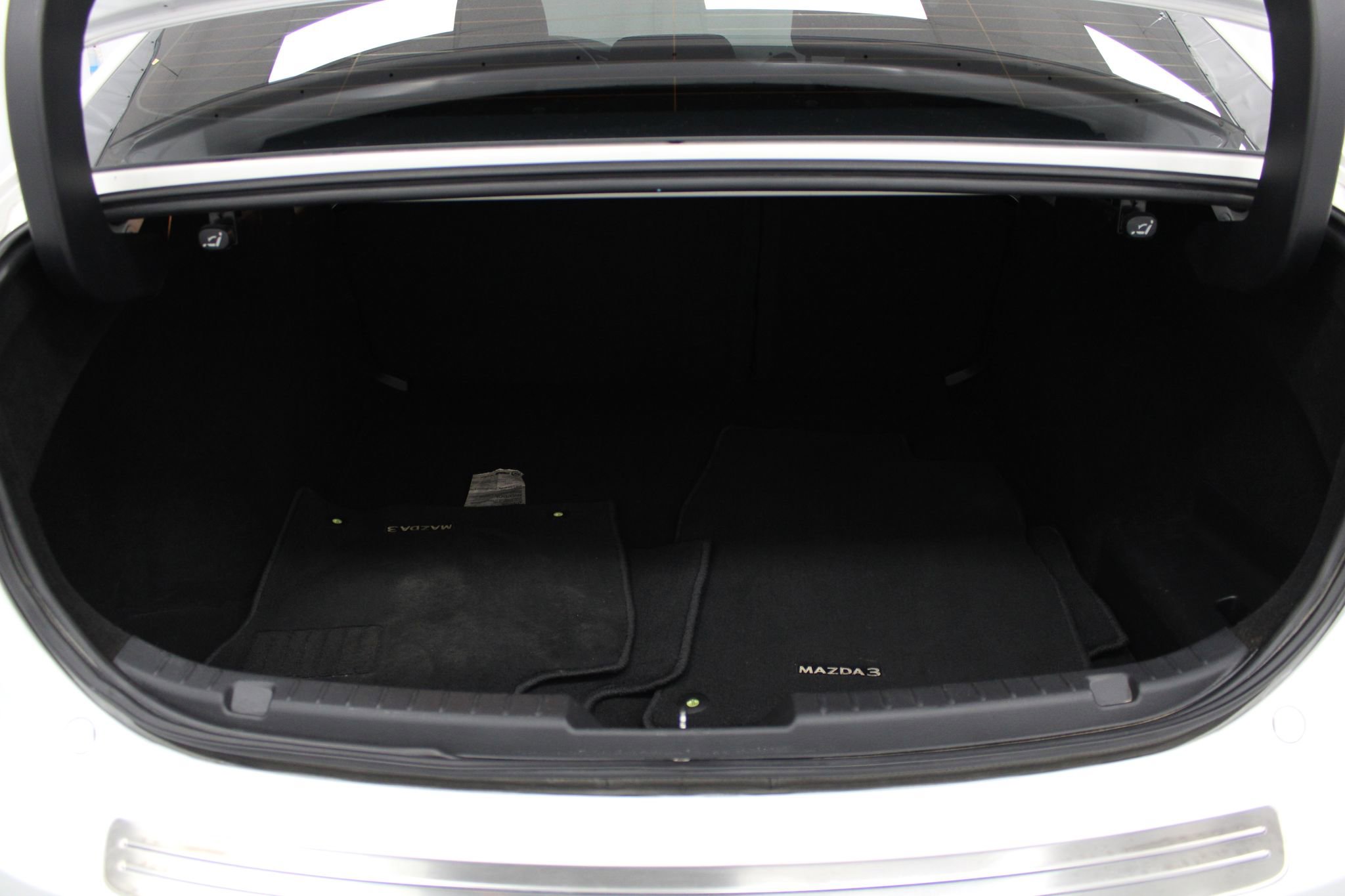 Used 2019 MAZDA MAZDA3 Sedan w/ Premium Package image 17