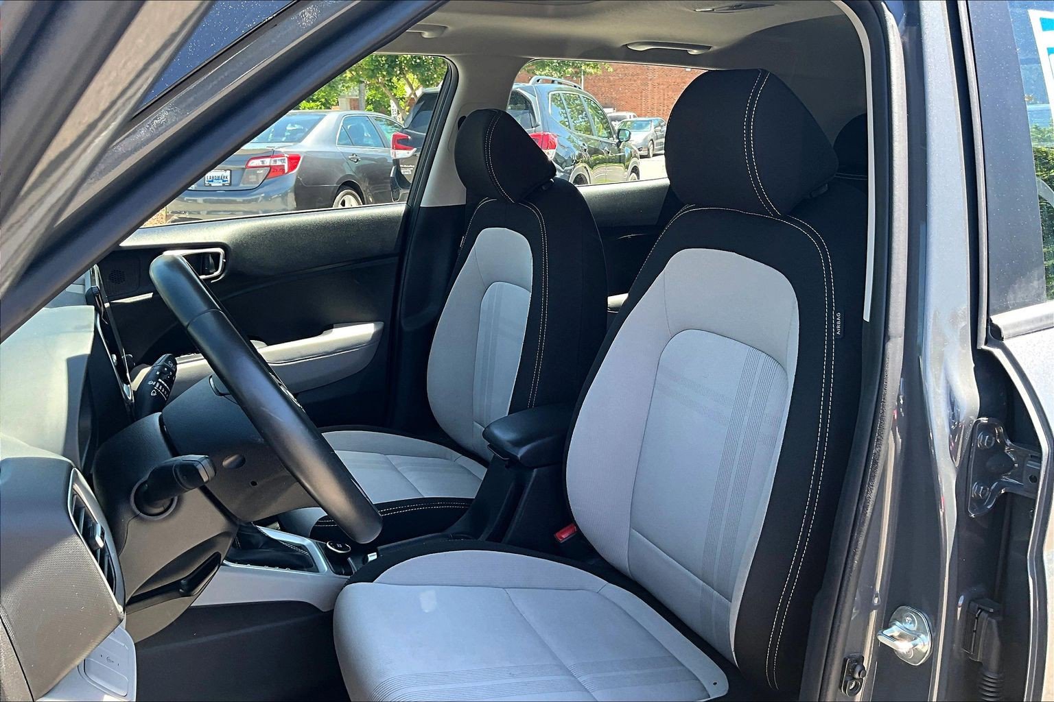 Used 2024 Hyundai Venue SEL FWD image 27