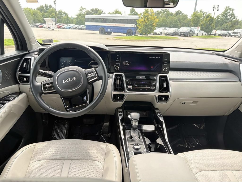Used 2023 Kia Sorento SX AWD/4WD image 2