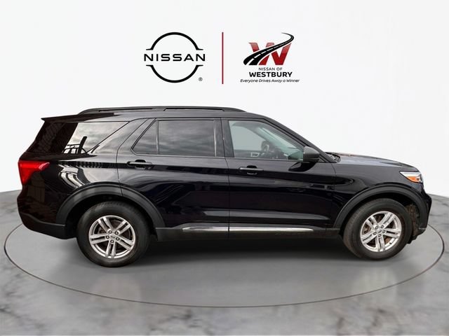 Used 2023 Ford Explorer XLT w/ Equipment Group 202A AWD/4WD image 2