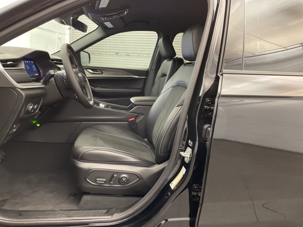 New 2026 Jeep Grand Cherokee Altitude AWD/4WD image 15