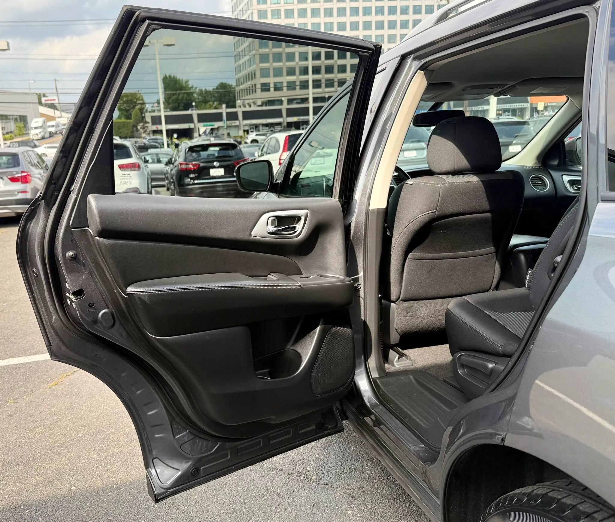 Used 2018 Nissan Pathfinder SV AWD/4WD image 26