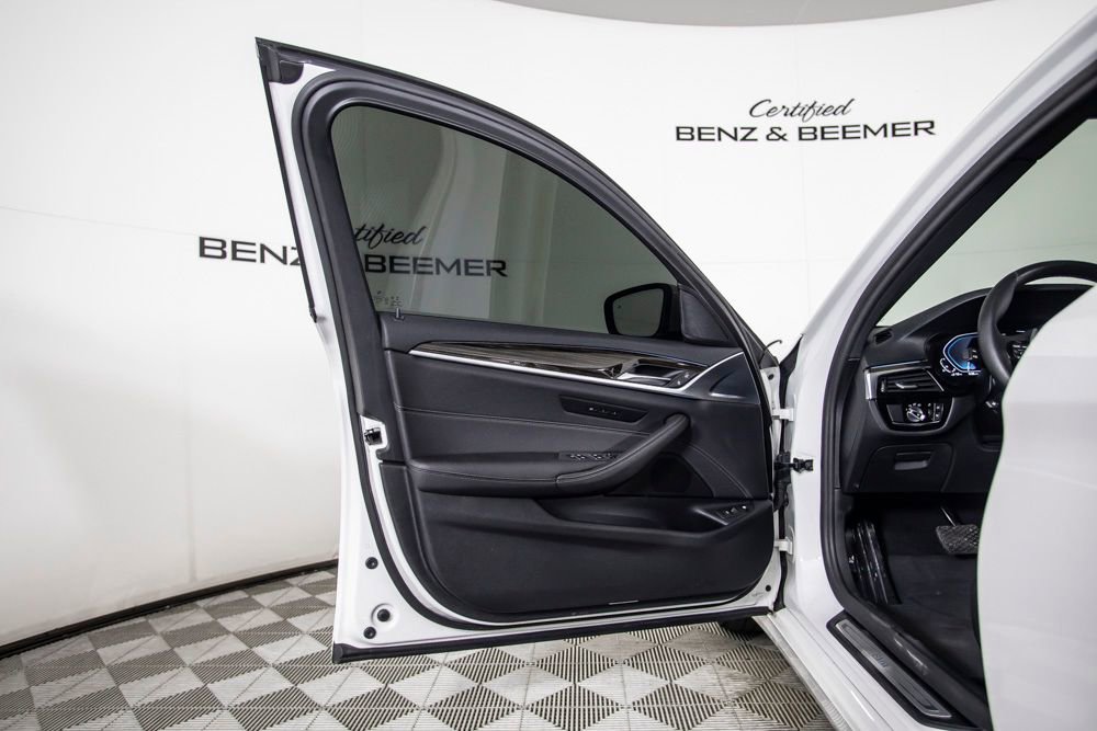 Used 2021 BMW 530e w/ Convenience Package image 23