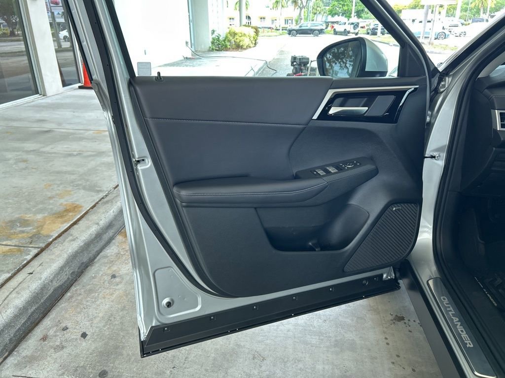 Used 2026 Mitsubishi Outlander SE FWD image 36