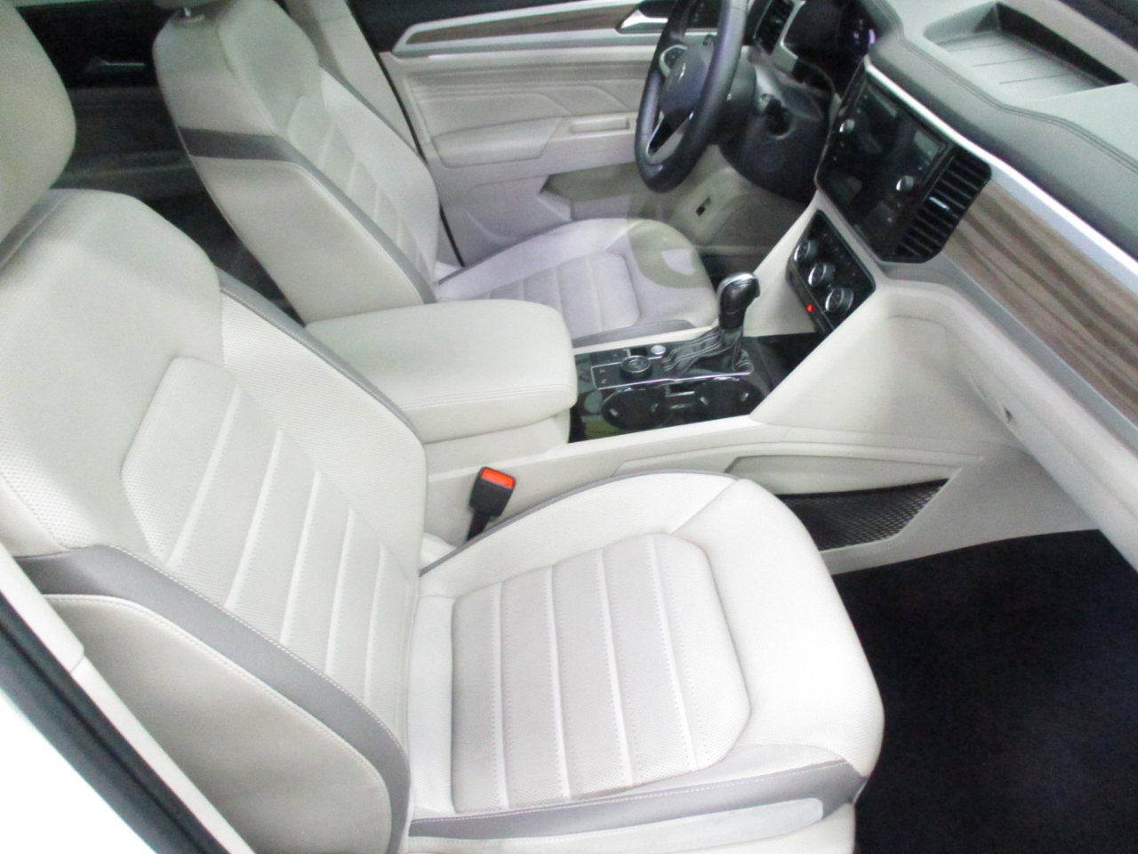 Used 2021 Volkswagen Atlas SEL Premium image 17