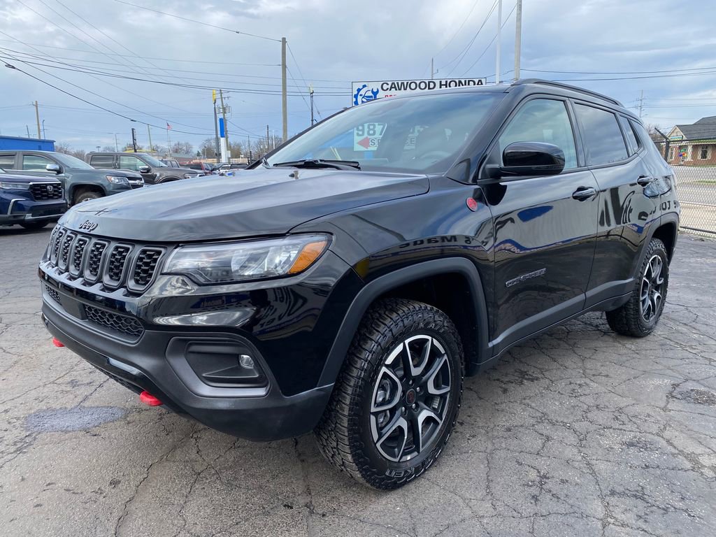 Used 2025 Jeep Compass Trailhawk image 7