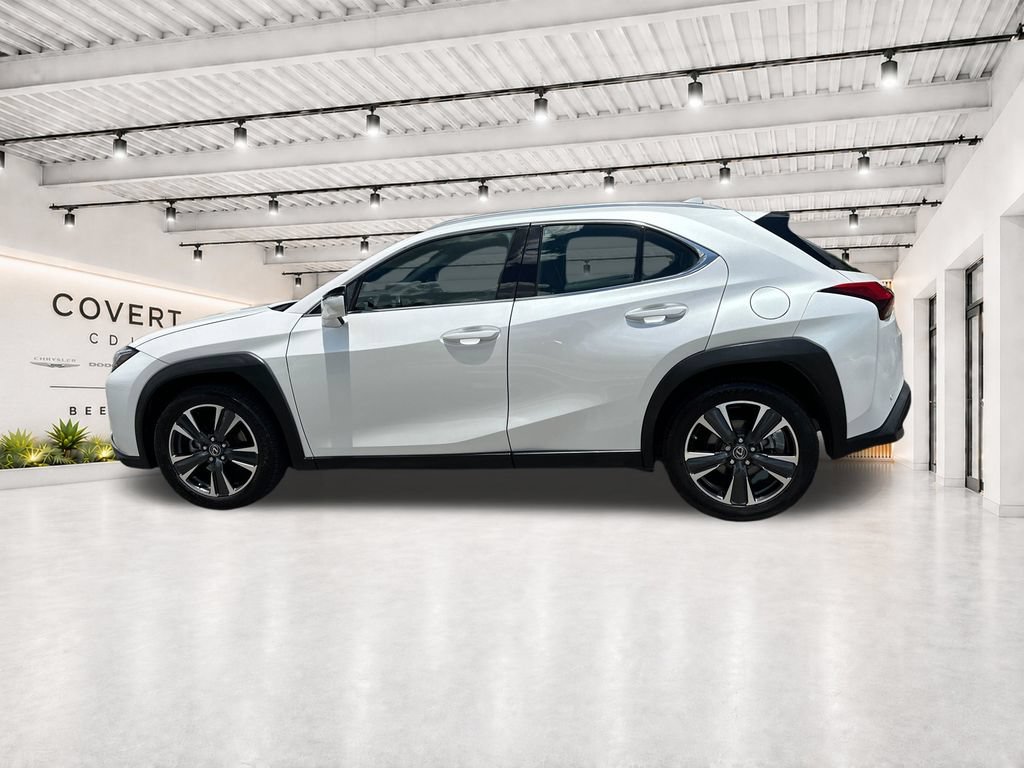 Used 2021 Lexus UX 200 w/ Accessory Package (Z2) FWD image 6