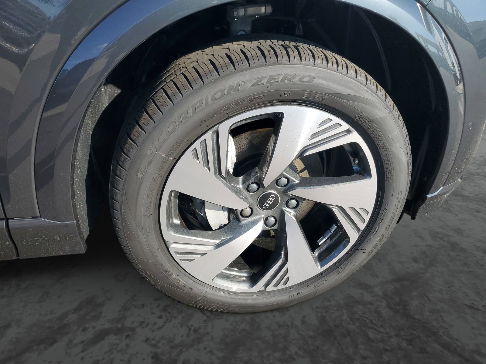 New 2025 Audi Q6 e-tron Premium image 6