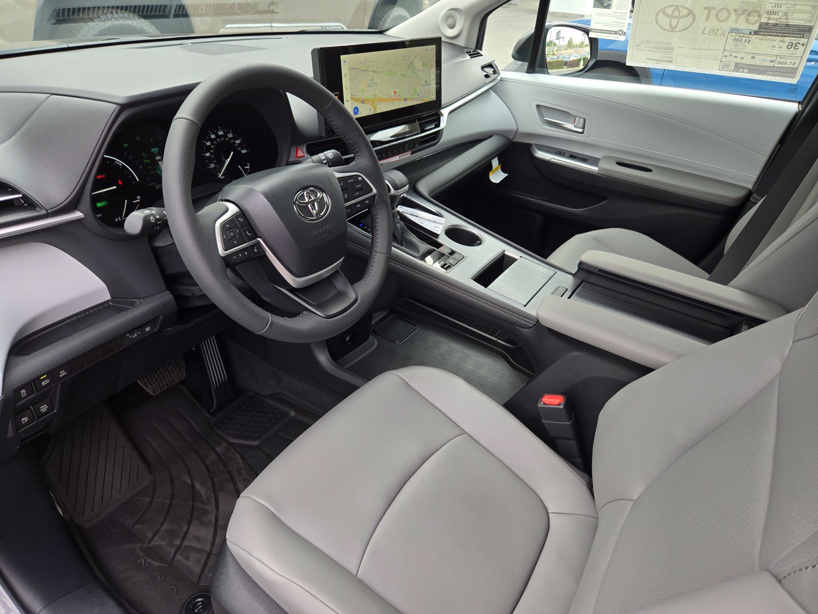 Used 2026 Toyota Sienna XLE FWD image 8