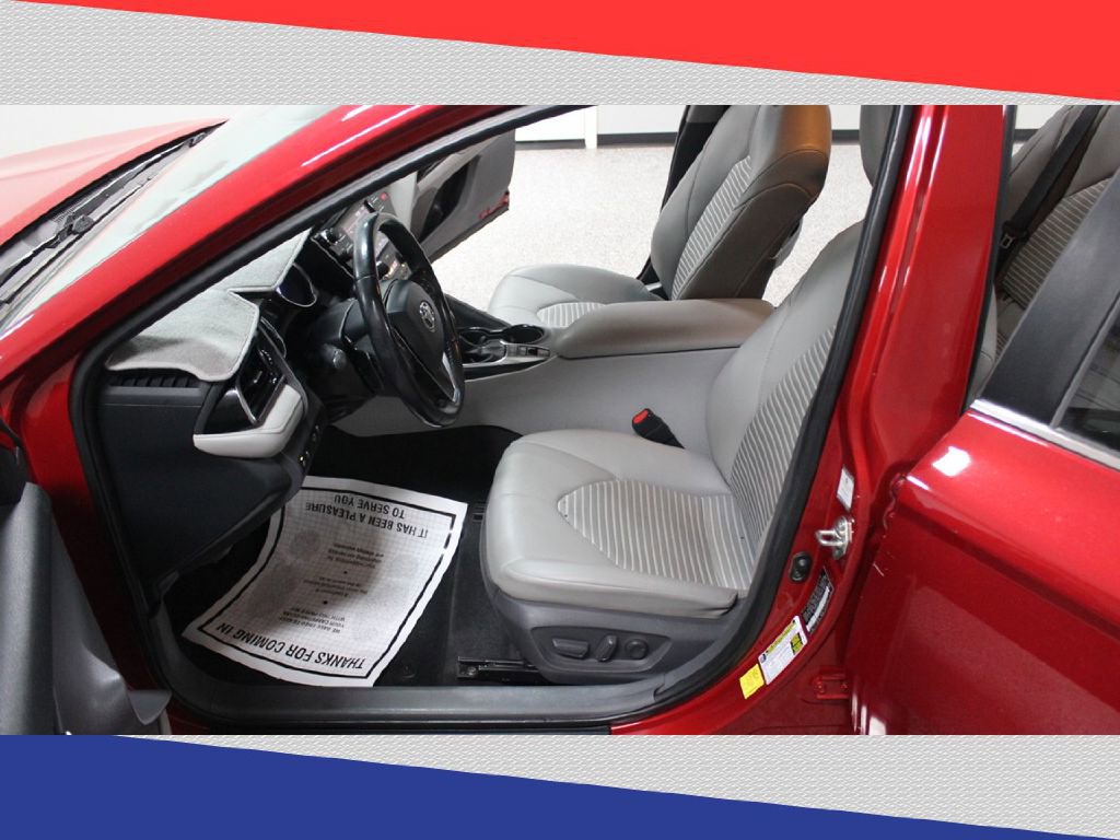 Used 2020 Toyota Camry SE w/ Carpet Mat Package image 11