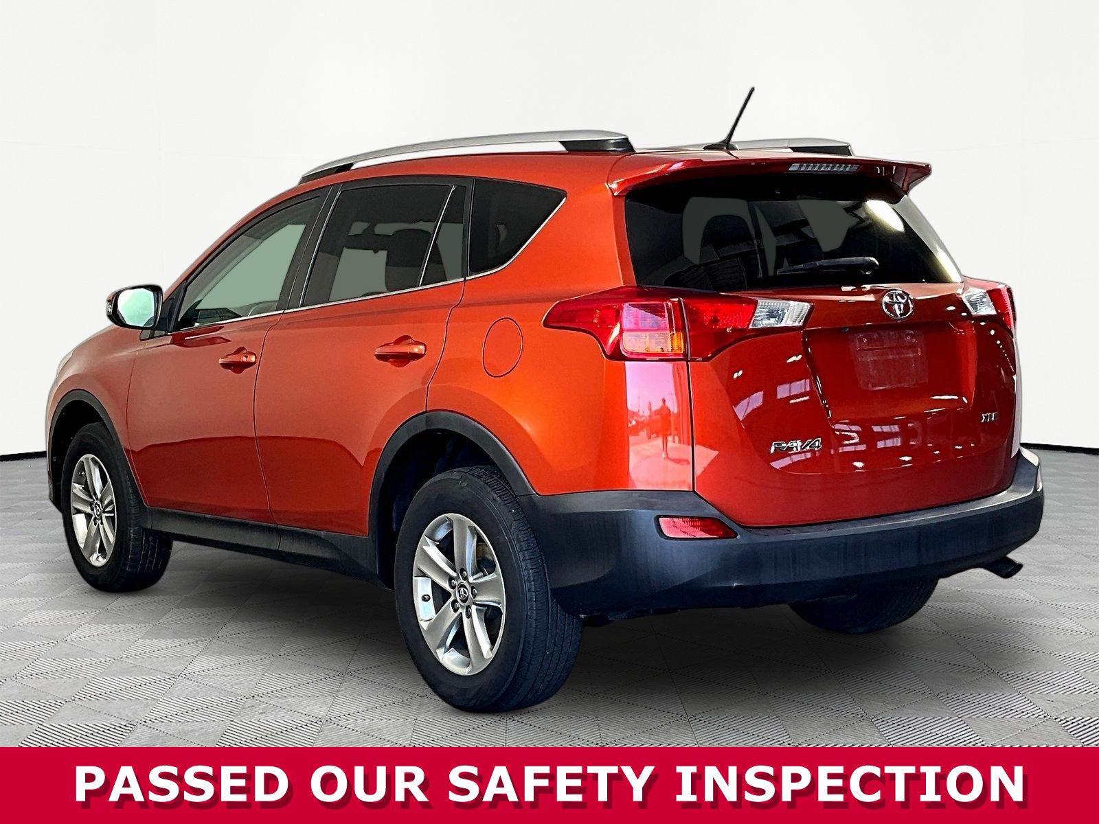 Used 2015 Toyota RAV4 XLE FWD image 4