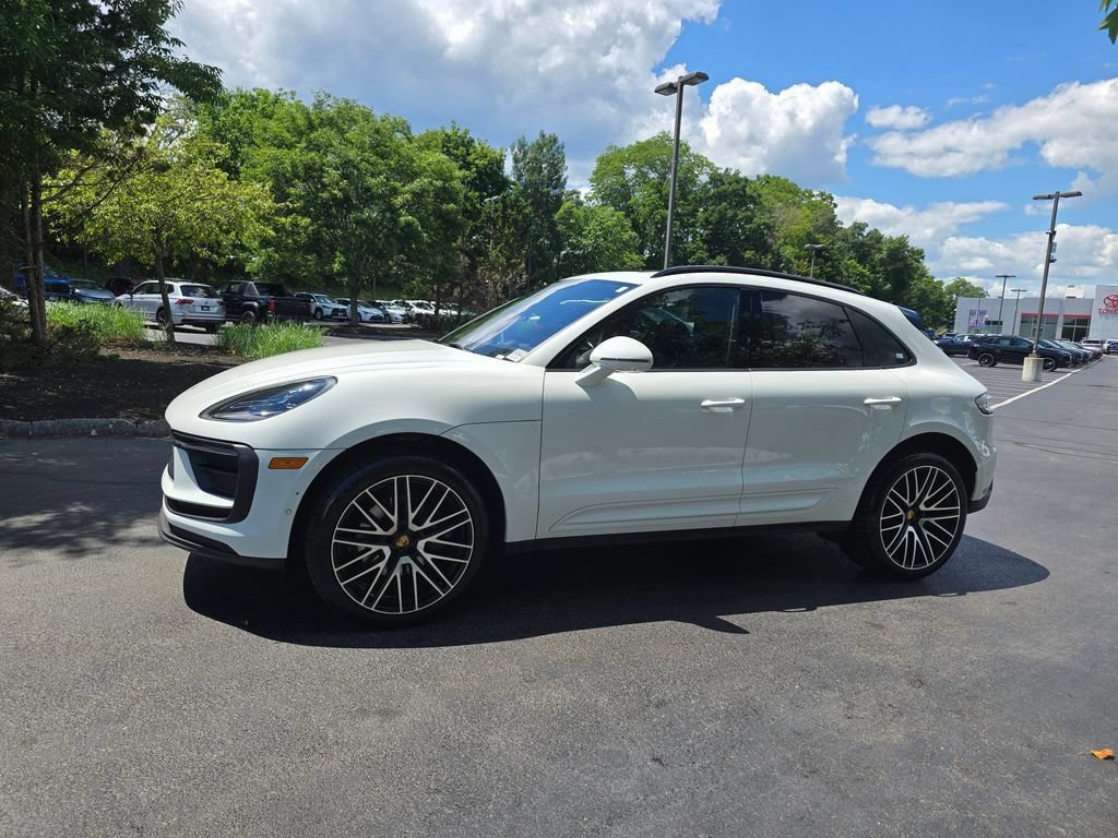 Used 2023 Porsche Macan AWD/4WD image 3