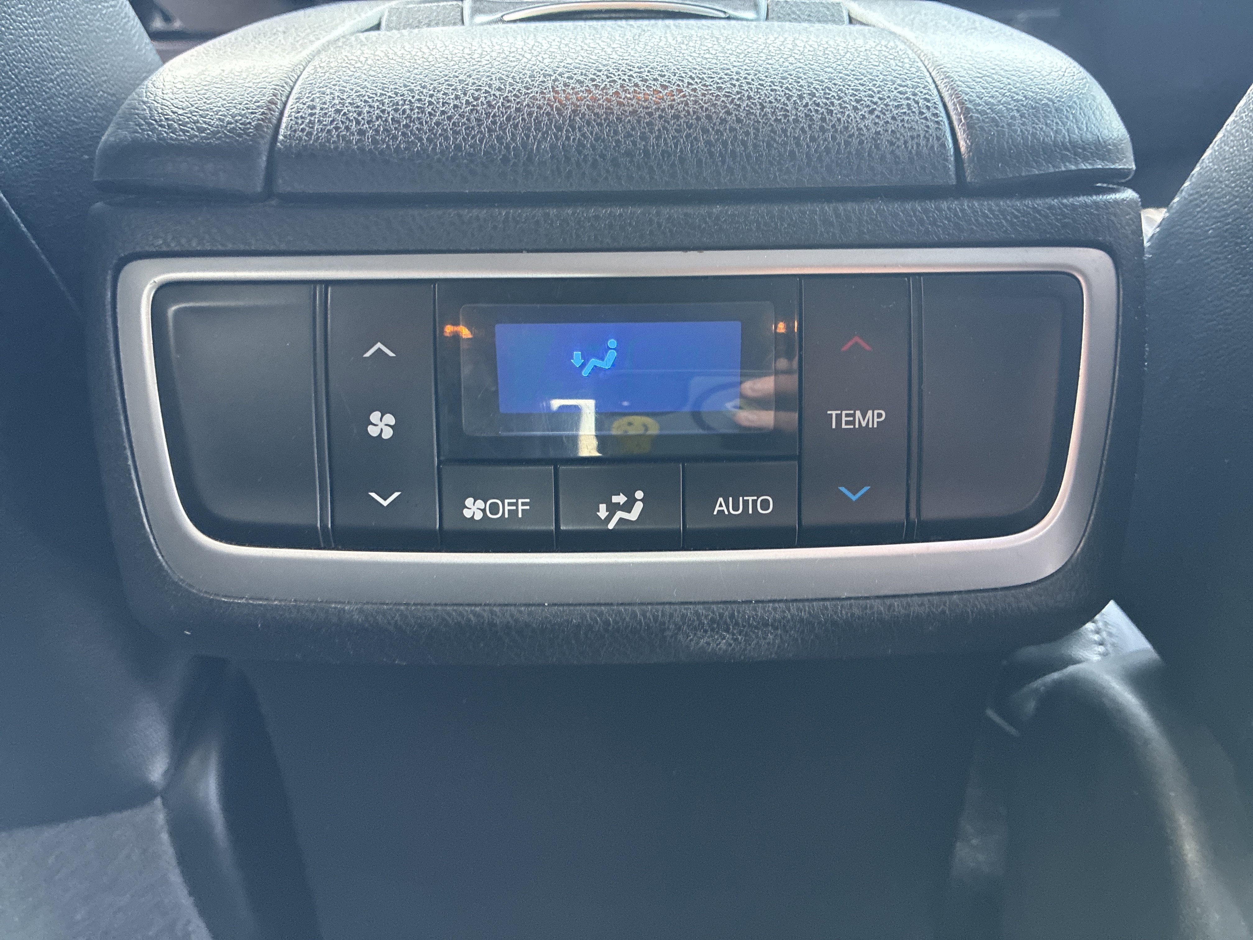 Used 2017 Toyota Highlander SE AWD/4WD image 23