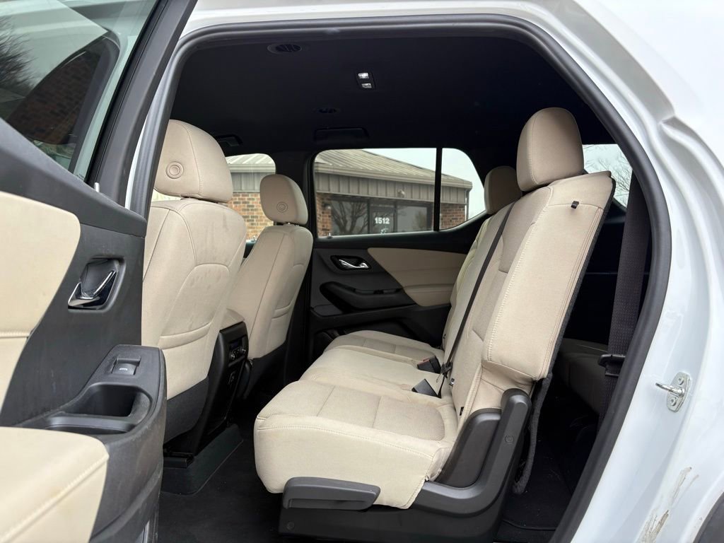 Used 2023 Chevrolet Traverse LS image 39