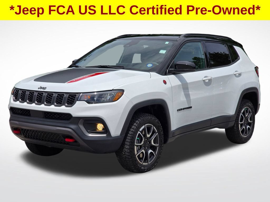 Used 2024 Jeep Compass Trailhawk w/ Trailhawk Convenience Group AWD/4WD image 2