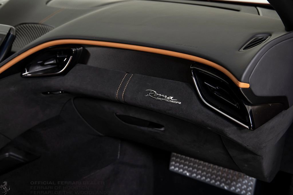 Certified 2025 Ferrari Roma Spider RWD image 15