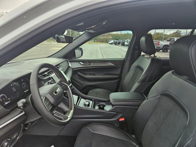 New 2025 Jeep Grand Cherokee Altitude image 9