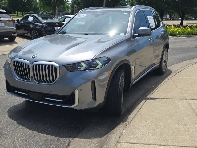 Used 2024 BMW X5 xDrive40i w/ Premium Package AWD/4WD image 3