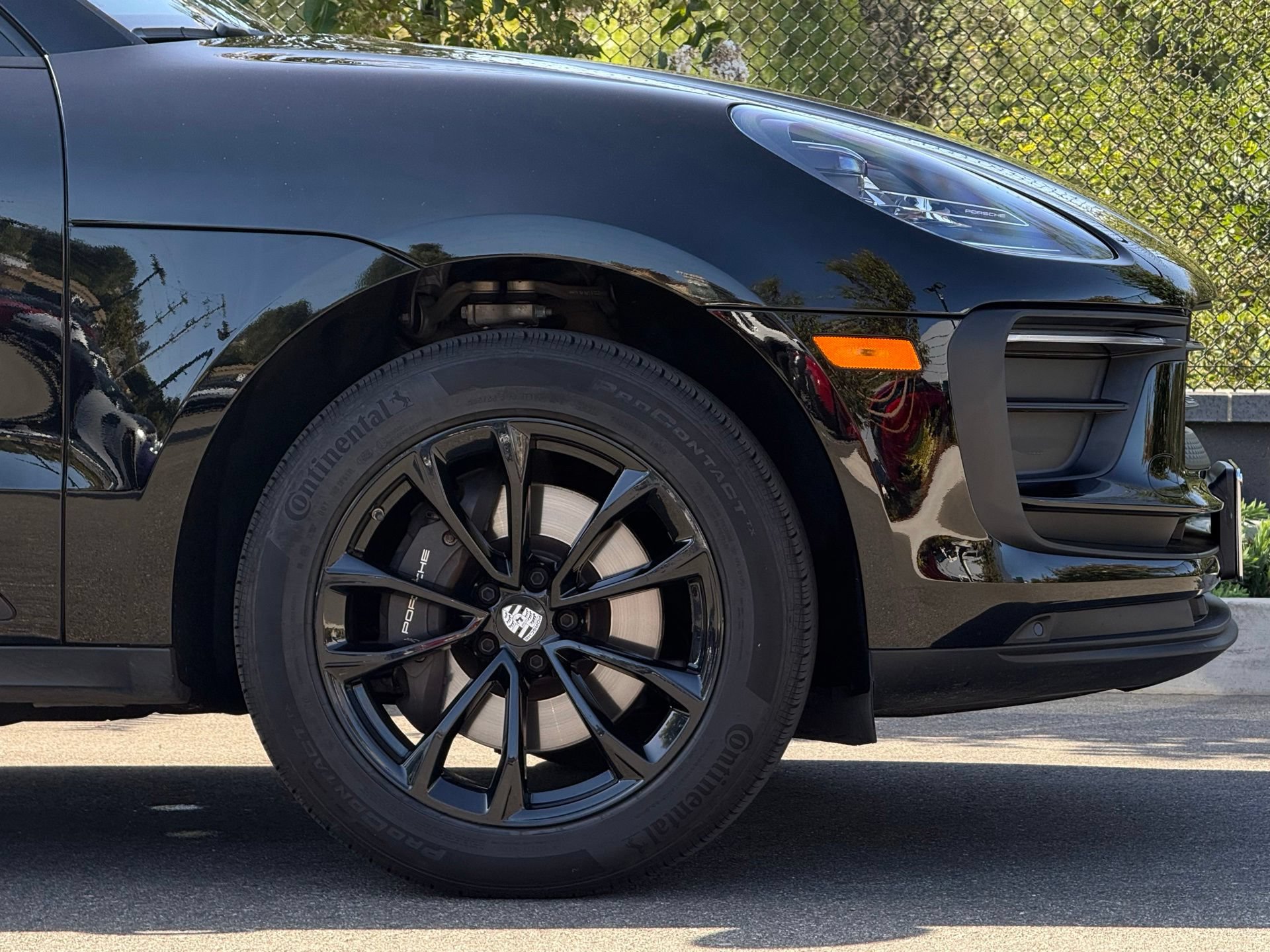 Certified 2024 Porsche Macan AWD/4WD image 12