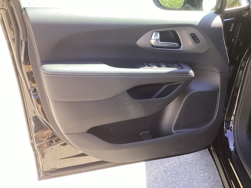 New 2026 Chrysler Pacifica Select image 21