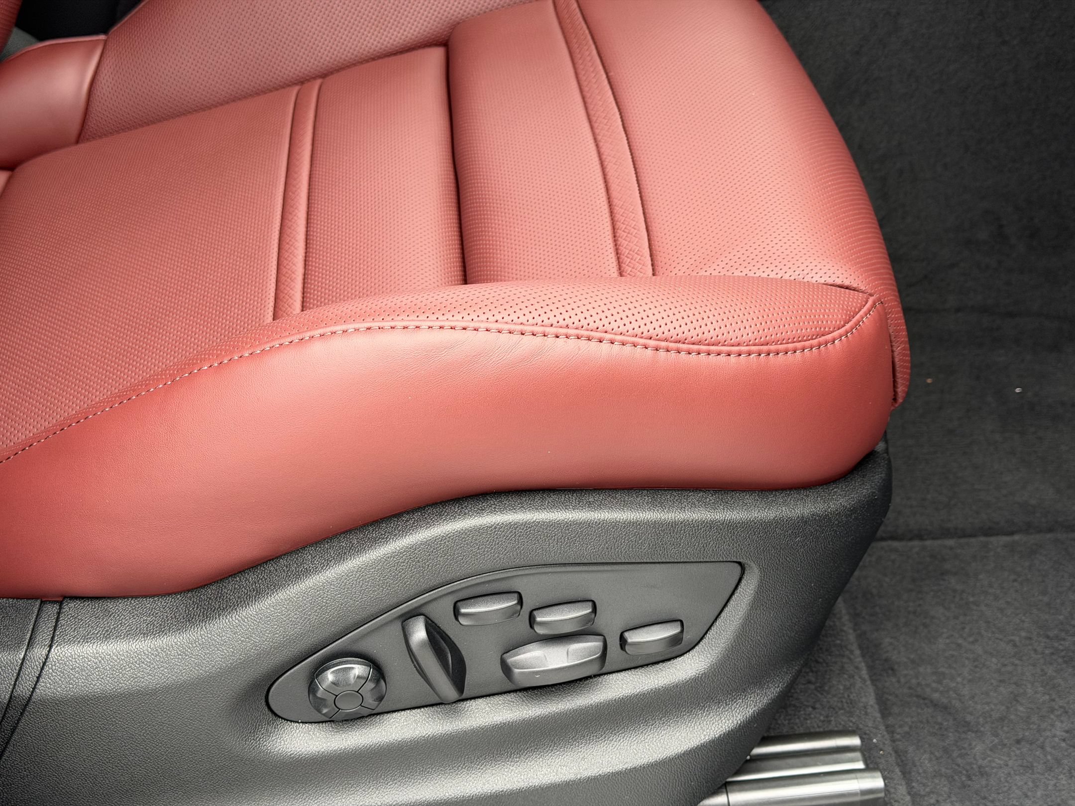 Certified 2026 Porsche Cayenne AWD/4WD image 16