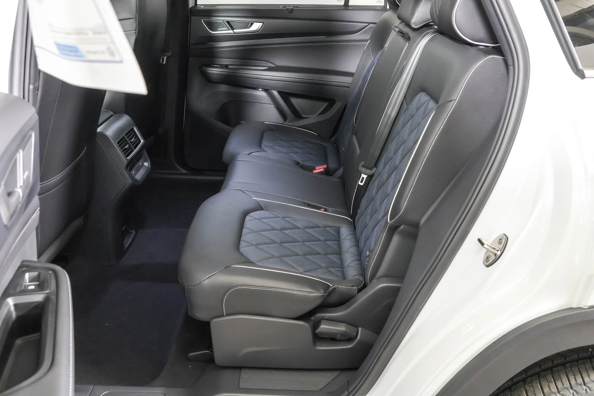 New 2026 Volkswagen Atlas Cross Sport SEL Premium R-Line image 35