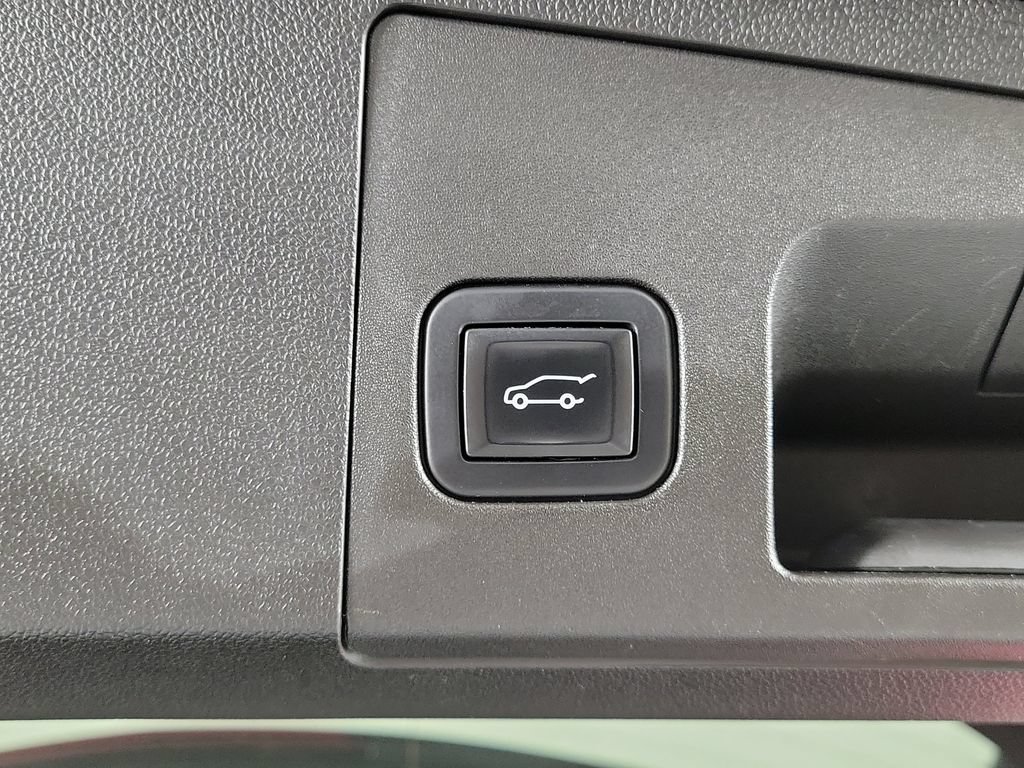 Certified 2023 Cadillac XT4 Luxury FWD image 9