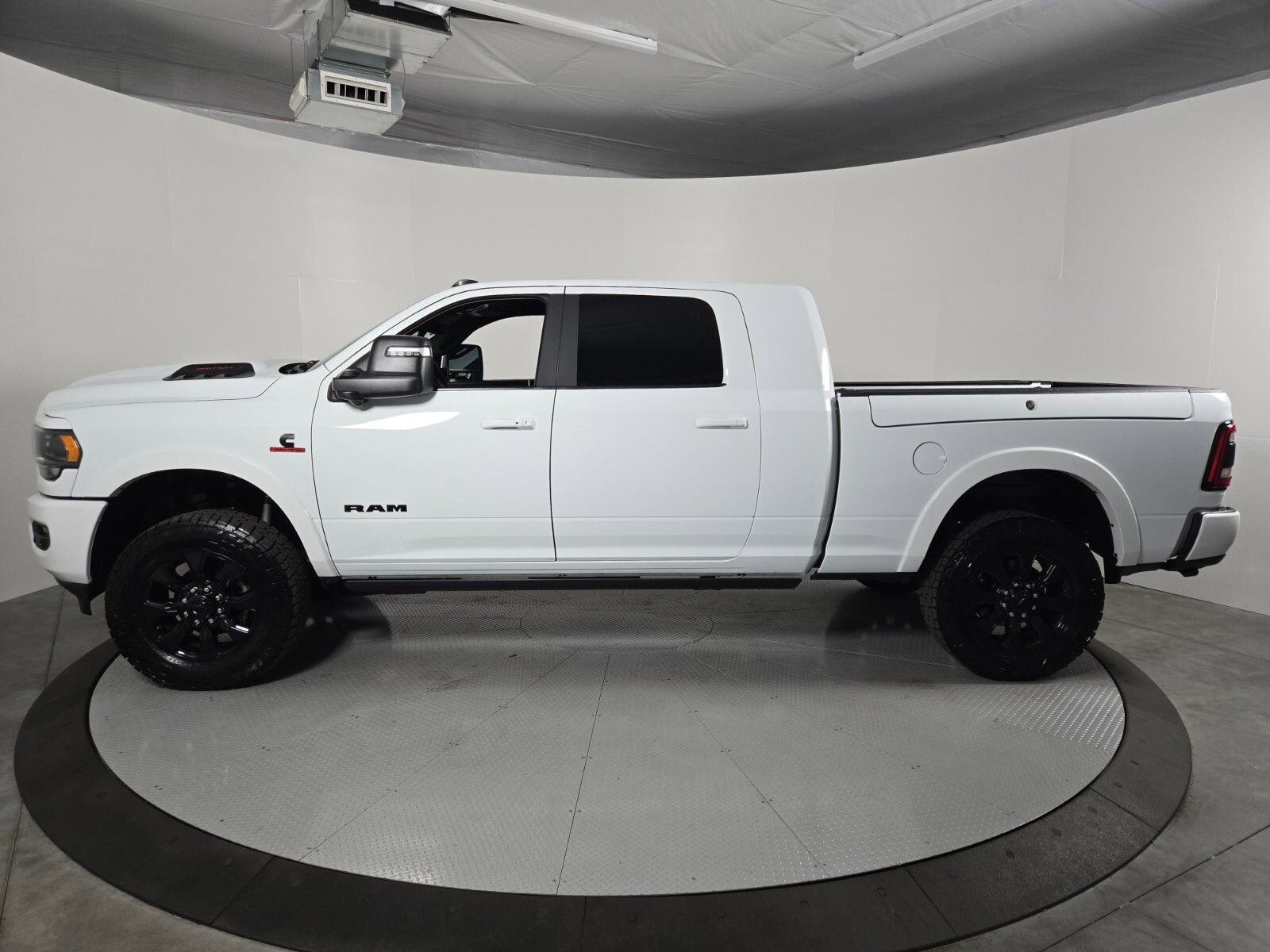 Used 2024 RAM 3500 Limited image 7