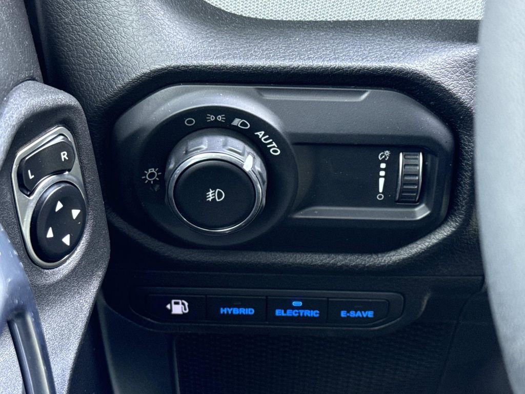 Used 2024 Jeep Wrangler Unlimited image 12