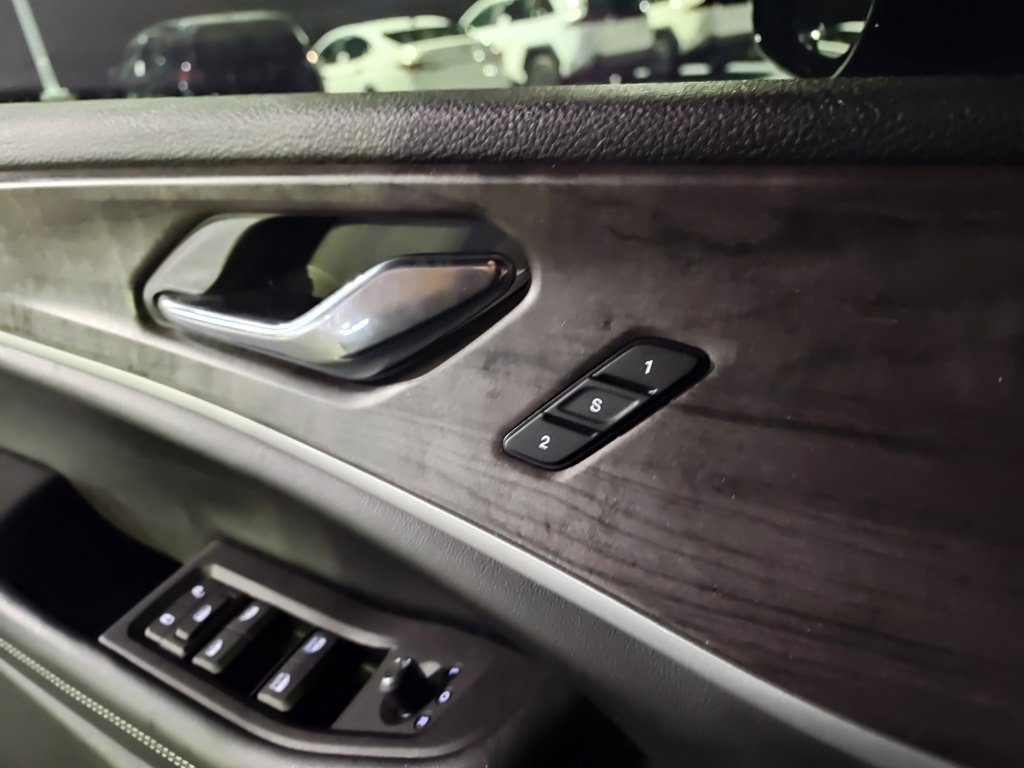 Used 2024 Jeep Grand Cherokee Limited 4xe AWD/4WD image 6