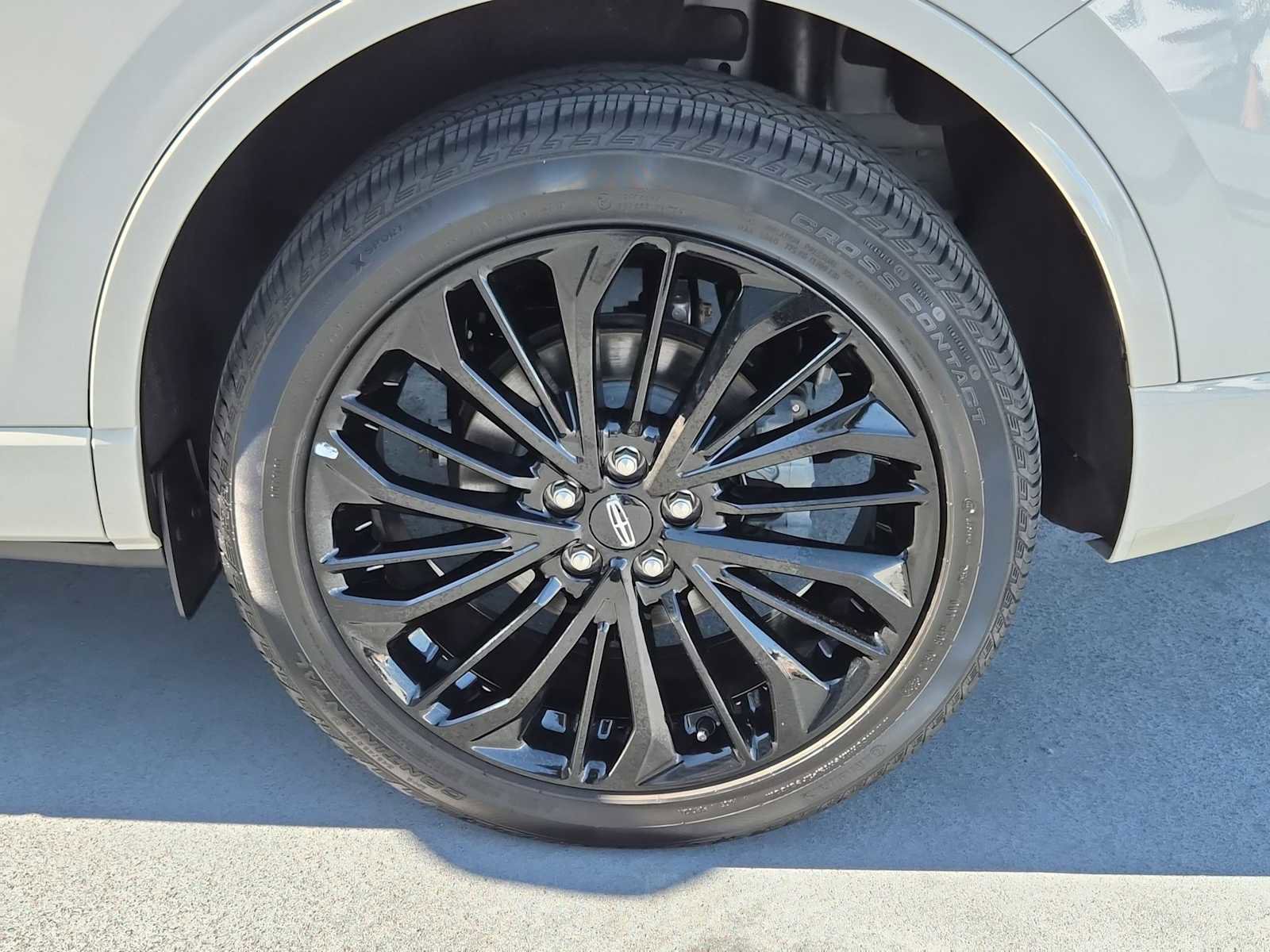 Used 2023 Lincoln Corsair Reserve w/ Jet Appearance Package image 12