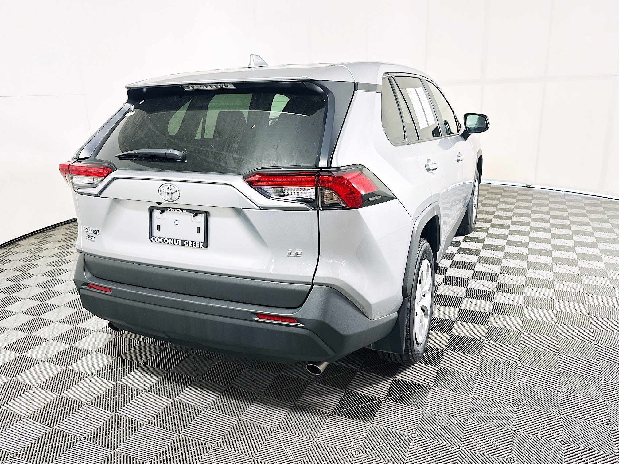 Used 2025 Toyota RAV4 LE FWD image 3