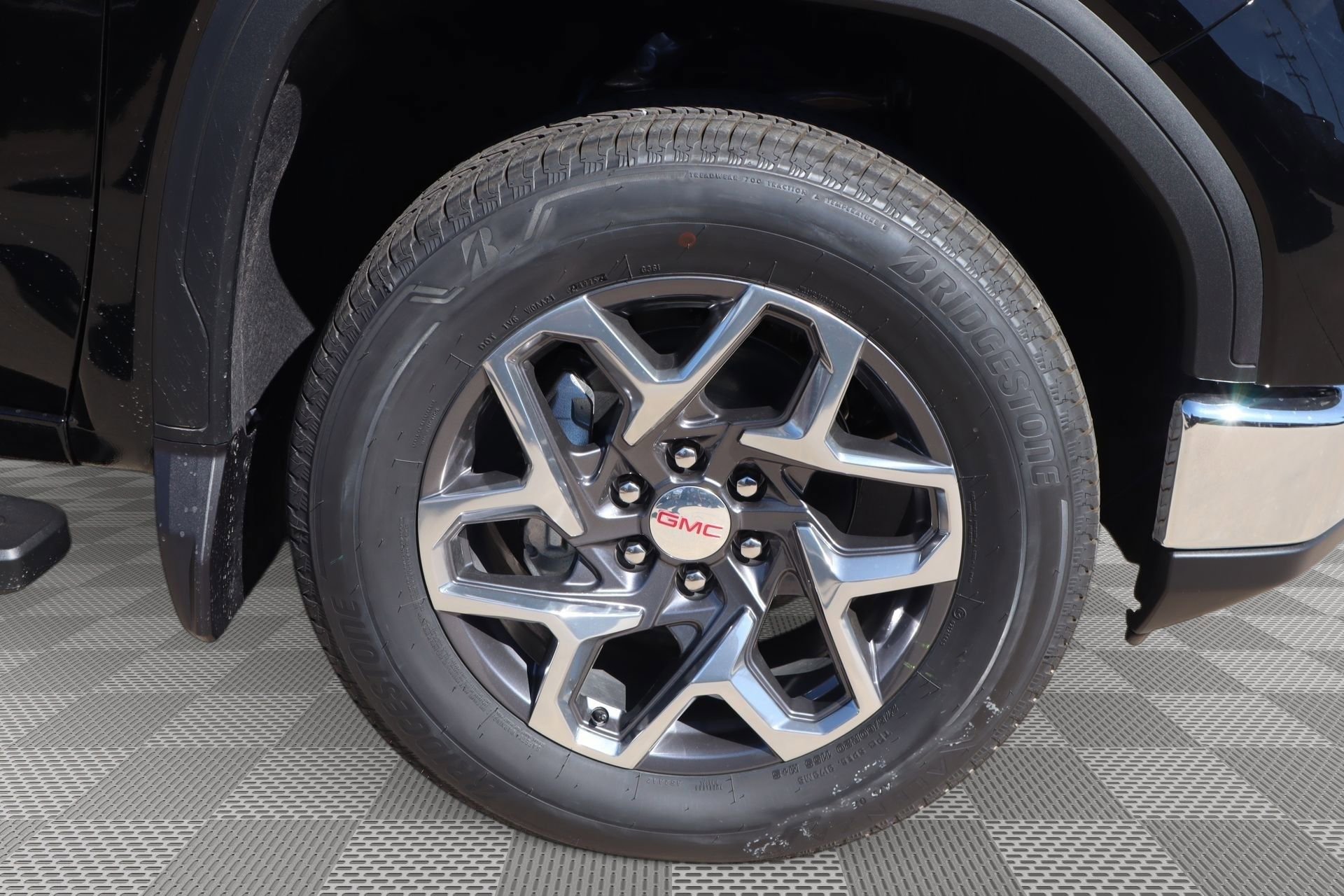 New 2026 GMC Sierra 1500 SLE w/ Max Trailering Package image 17