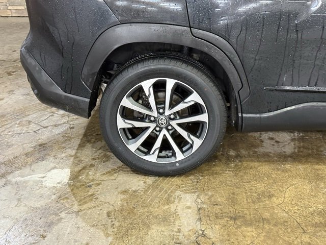 Used 2022 Toyota Corolla Cross XLE w/ Convenience Package image 6