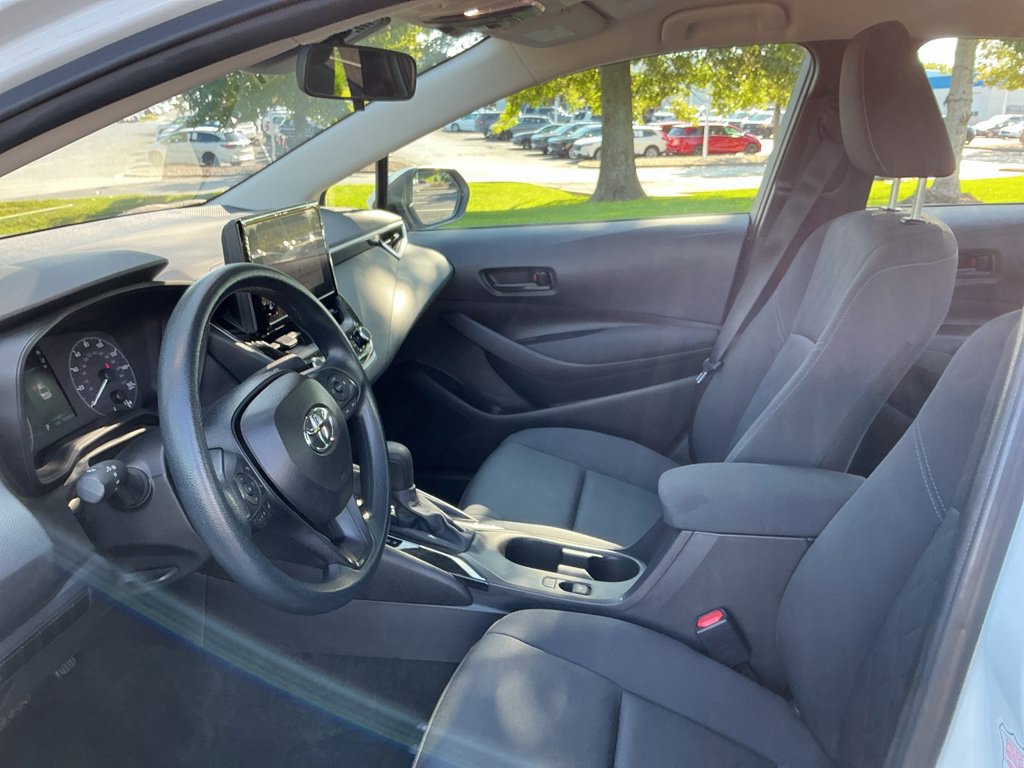 Used 2025 Toyota Corolla LE FWD image 21