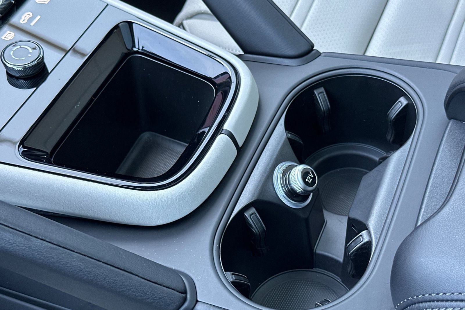 Used 2025 Porsche Cayenne S image 26