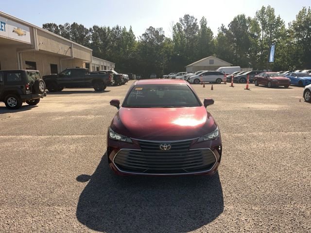 Used 2022 Toyota Avalon XLE FWD image 2