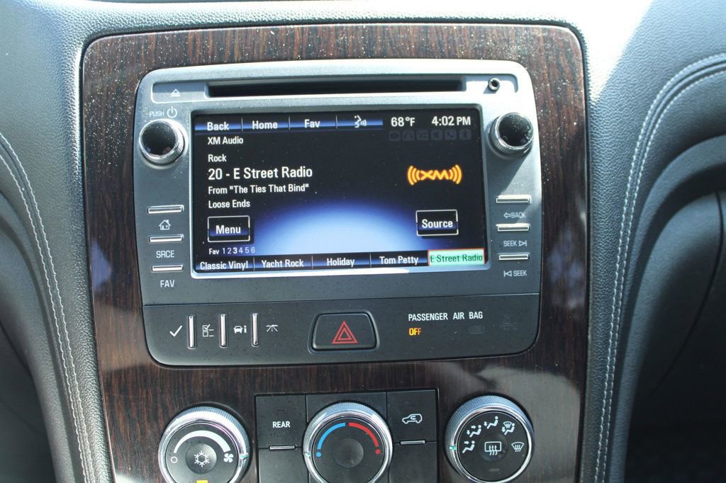 Used 2017 Chevrolet Traverse LT w/ Style and Technology Package AWD/4WD image 18