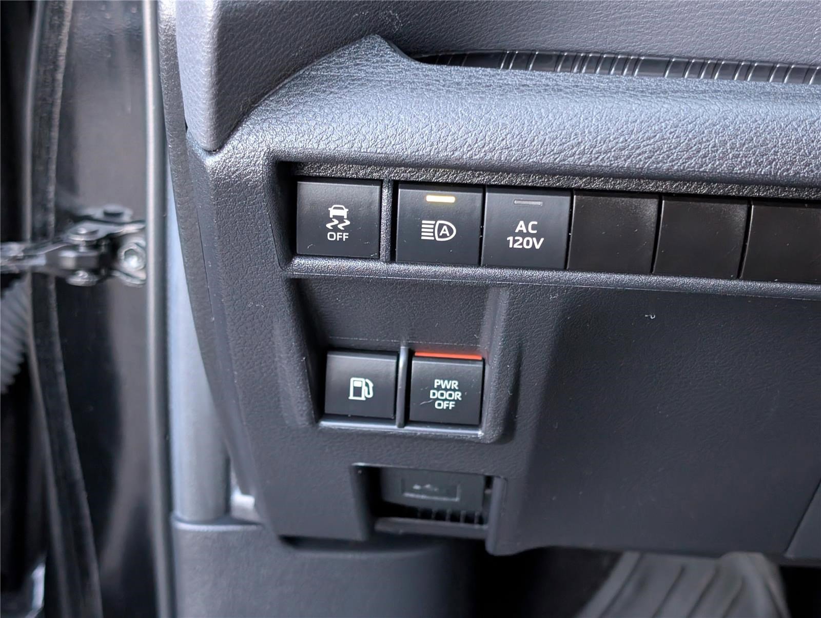 Used 2024 Toyota Sienna XSE w/ XSE Plus Package image 23