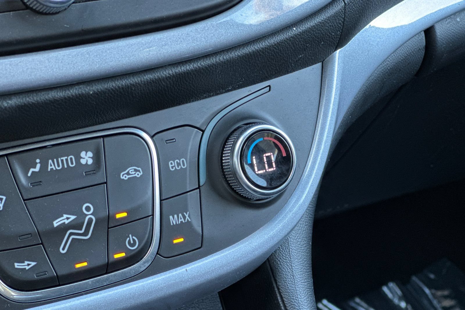 Used 2018 Chevrolet Volt LT FWD image 31