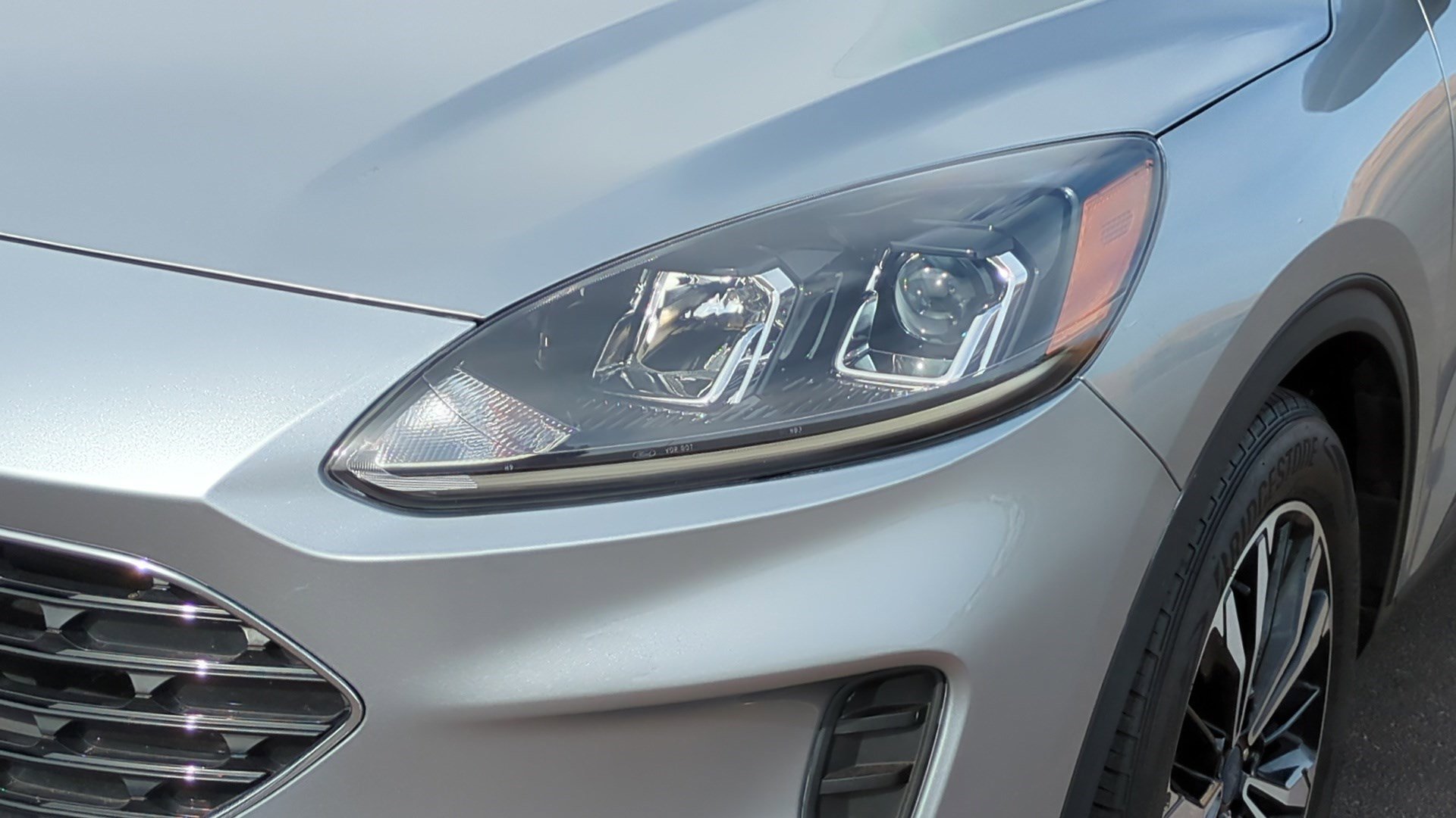 Used 2022 Ford Escape SE w/ SE Sport Appearance Package image 9