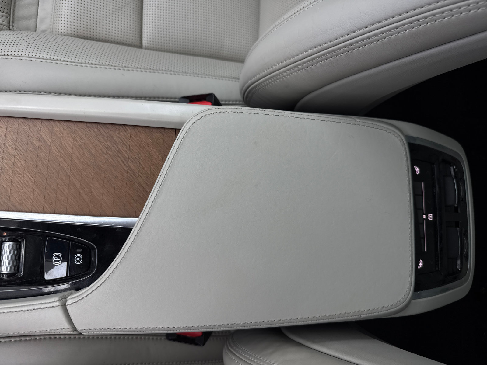 Used 2018 Volvo XC90 T6 Inscription w/ Luxury Package AWD/4WD image 32