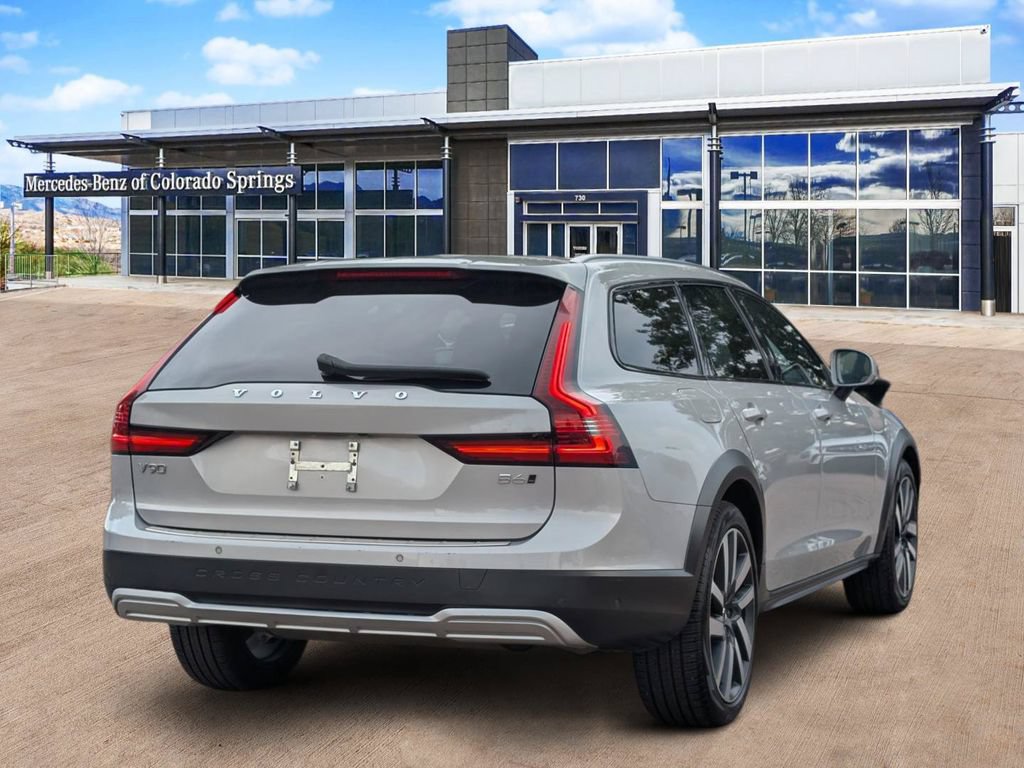 Used 2023 Volvo V90 B6 Cross Country Ultimate AWD/4WD image 5